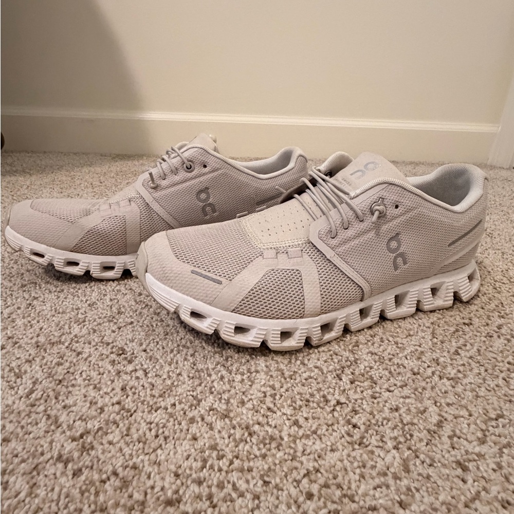 ON Running Cloud 5 Sneakers